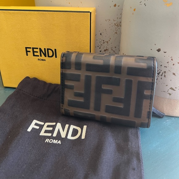 Authentic Fendi Micro Trifold Leather Wallet, full inclusion - Picture 3 of 16